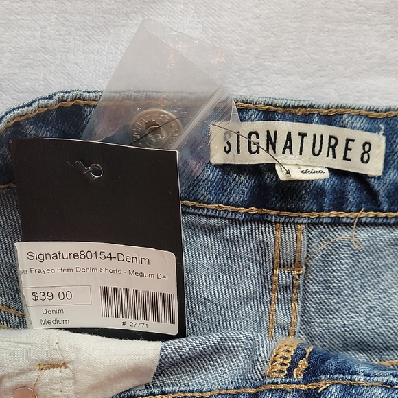 Signature Blue Jean Shorts Distressed Frayed Hem 8 - Picture 7 of 8